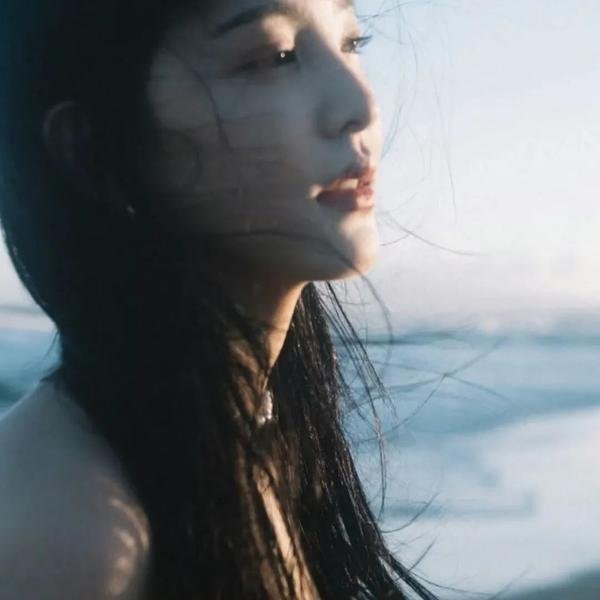冰淇淋与雨声